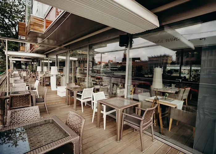 Exclusive Marina Aparthotel